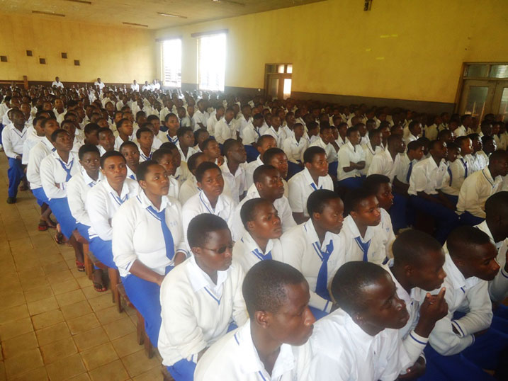 Abanyeshuri bo mu Ishuri rya EAV Ntendezi bavuga ko Itorero rizabafasha gukurana umuco wo gukunda igihugu.