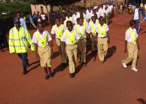 Abanyeshuri mu gikorwa cyo gutangiza Police week.