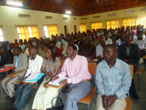 Abanyeshuri ba Kibogora Polytechnic bakurikiye ibiganiro.