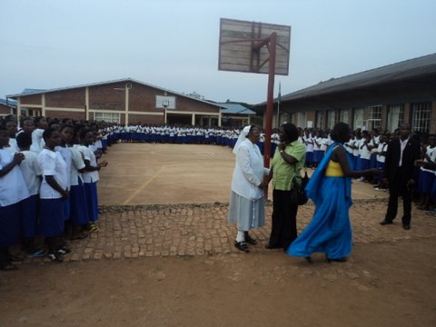 Abanyeshuri biga mu ishuri St François d