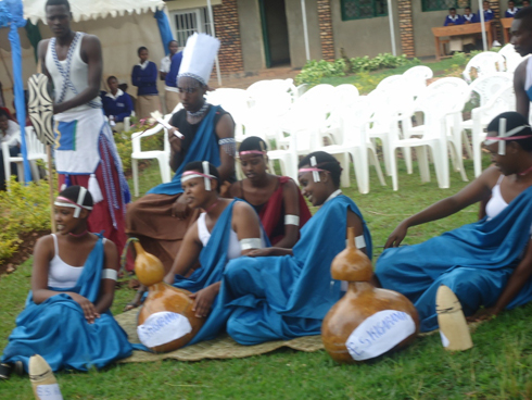 Abanyeshuri bidagaduye bishimira izo mpinduka.