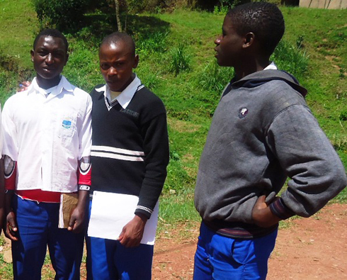 Abanyeshuri bo muri GS Gicura bahamya ko amashanyarazi yabafashije kumenya gukoresha mudasobwa.