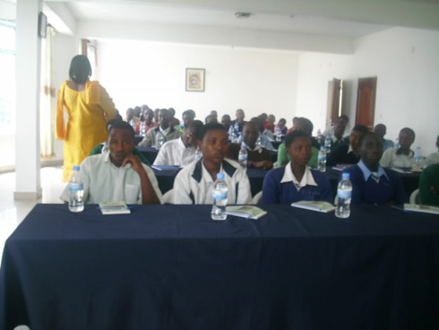 Urubyiruko rwahuguwe kuri demokarasi n