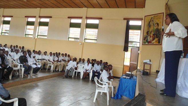 Abanyeshuri mu karere ka Gisagara basobanurirwa gahunda ya Ndi Umunyarwanda.