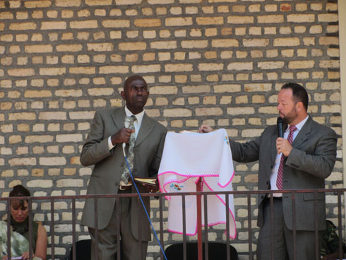 Abapasiteri banyuranye basabye imfungwa n'abagororwa ba gereza ya Nyanza kwiyunga n'Imana n'abantu.