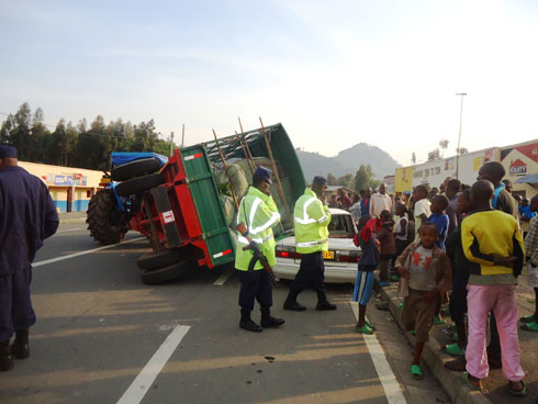 Abapolisi bacunga umutekano wo mu muhanda bahise bahagera ngo bakurikirane iby