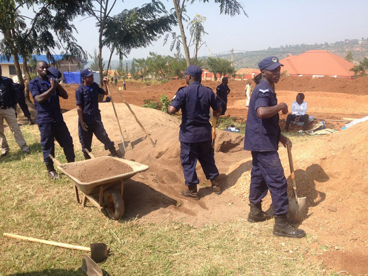 Abagize polisi y'u Rwanda nabo bari babukereye gufatanya n'Abaturarwanda kwibohora nyabyo ngo biteganyiriza ubuzima bwiza./Foto: Emmanuel N. Hitimana
