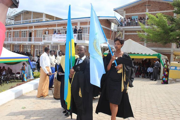 Abarangije muri ISPG bari mu birori byo gusoza amashuri yabo.