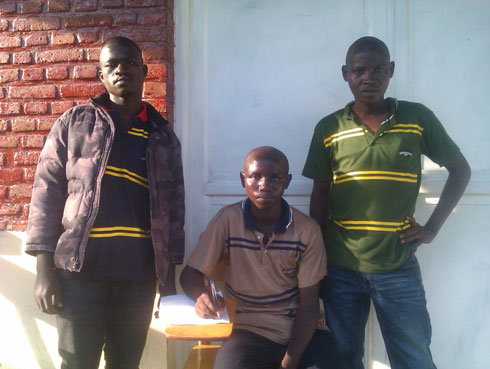 Abari abarwanyi ba FDLR RUDI batashye nyuma yo kwikiza abayobozi babo.