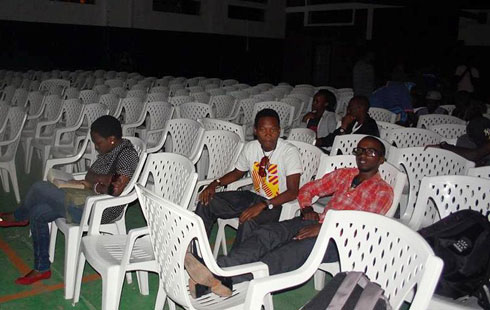 Abari baje mu gitaramo.