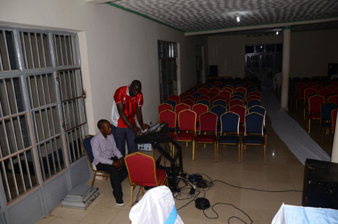 Abari bazanye ibyuma bya muzika nabo ngo barahombye.