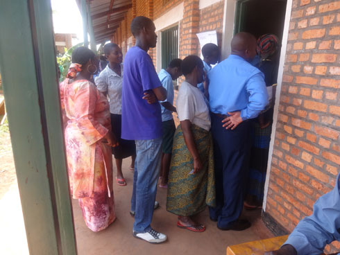 Abari bitabiriye amatora ku murongo.