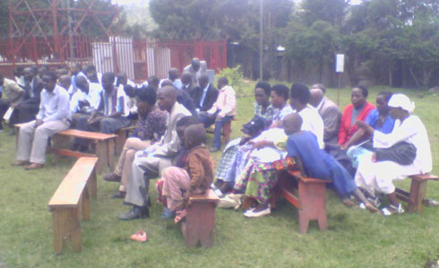 Abarimu bo mu murenge wa Cyanika bavuga ko gahunda yo guhinduranya abanyeshuri mu ishuri rimwe iri muri bimwe mu bibazo bafite.