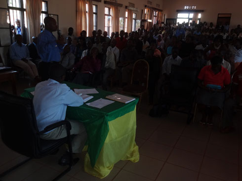 Abarimu bafitiwe ibirarane mu nama n