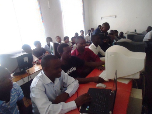 Abarimu bahugurwa ku ikoranabuhanga bemeza ko rizabafasha mu myigishirize.