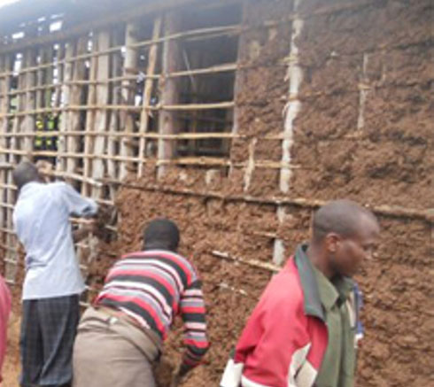 Abarimu batanze amafaranga yo kubakira Nyiramatashya.