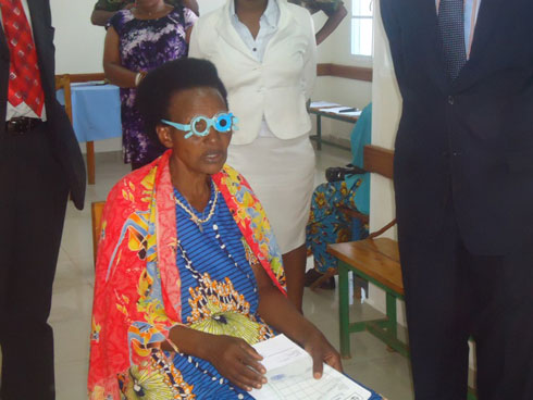 Abarwaye amaso na bo baravurwa.