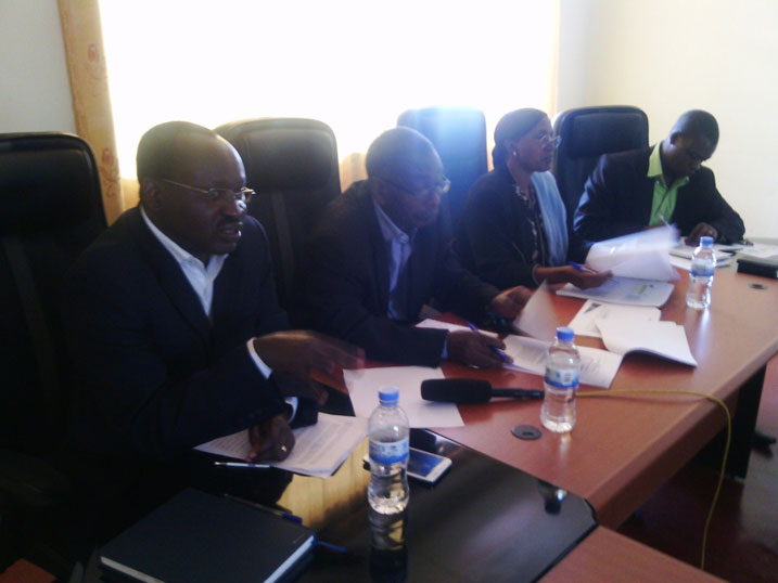 Abasenateri bagize Komisiyo ya Sena ishizwe imibereho myiza, uburenganzira bwa muntu n