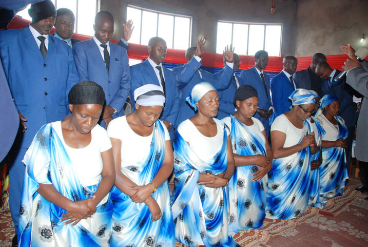 Abapasiteri bimitswe hamwe n'abafasha babo basengewe ngo bazafatanye kuragira umukumbi.