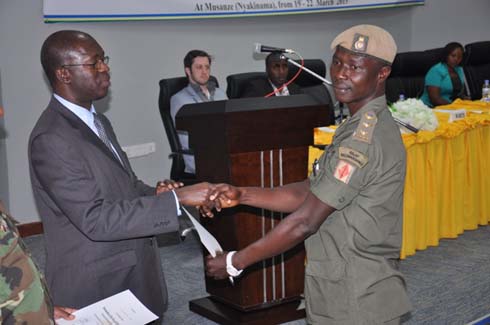 Abashoje amahugurwa batahanye impamyabushobozi.