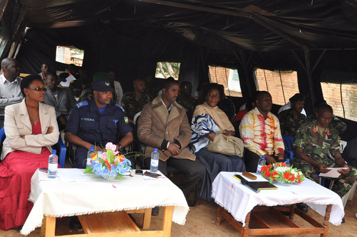 Abashyitsi bakuru mu gikorwa cyo gutangiza icyumweru cya Army week mu karere ka Gatsibo.