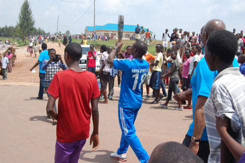 Abaturage bagize amahirwe yo kuyifataho ibyishimo byari byabarenze.