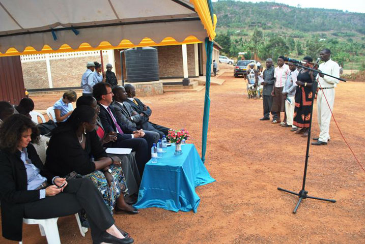 Abaturage (bahagaze) batanze ubuhamya bushimangira ko bamaze kwiteza imbere.