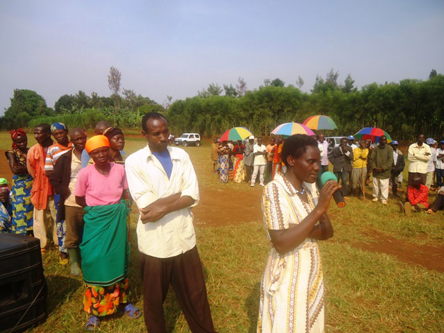 Abaturage babajije ibibazo mu ruhame.