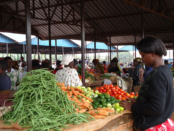 Abaturage bafite impungenge ko ibiciro ku masoko bishobora kuzazamuka.