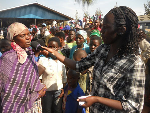 Abaturage bagairije abanyamakuru ku bibazo biri mu murenge wa Kayenzi.