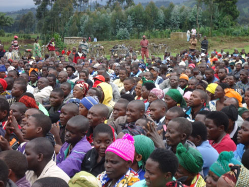 Abaturage barasabwa gukaza umutekano mu kwirinda ko hari ababinjirana.