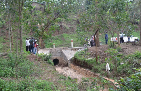 Abaturage bari bari gushakisha niba babona umurambo cg uwakomeretse.