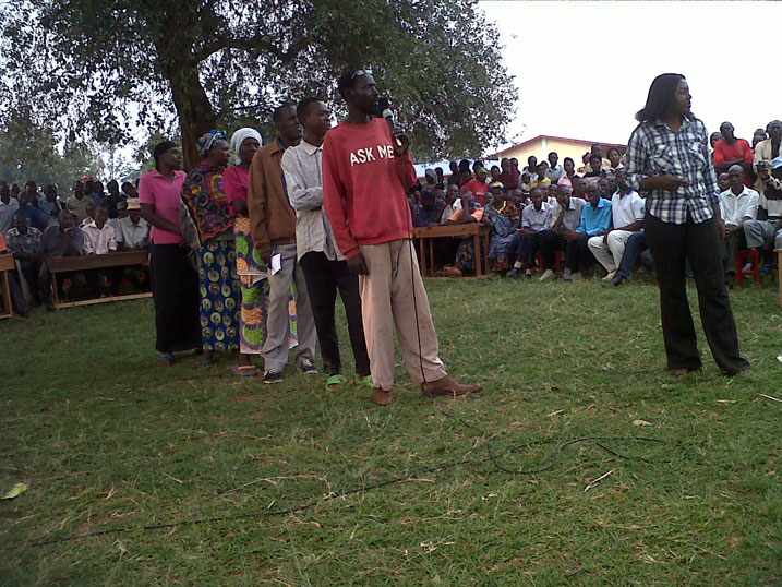 Abaturage bari benshi baje gutanga ibibazo byabo ngo bisubizwe.