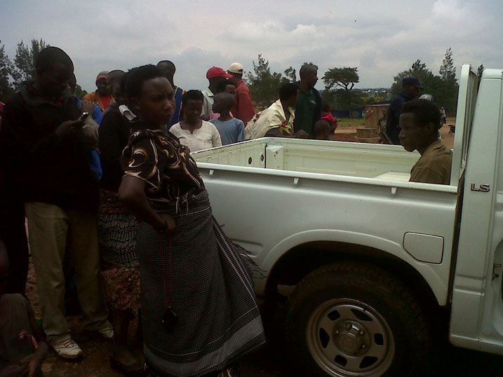 Abaturage bari benshi baje kumva uko urubanza rwa Kanakuze rusomwa.