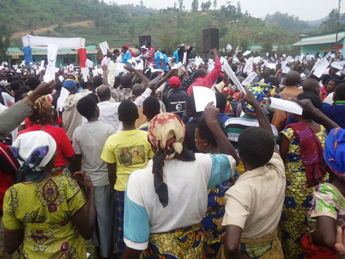 Abaturage bari benshi ku kibuga cya Mugonero mu murenge wa Mahembe.