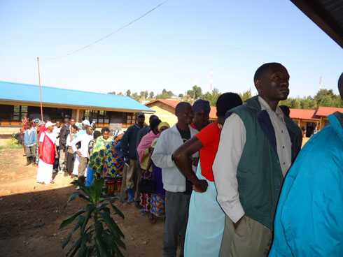 Abaturage bari kujya mu cyumba cy'itora.