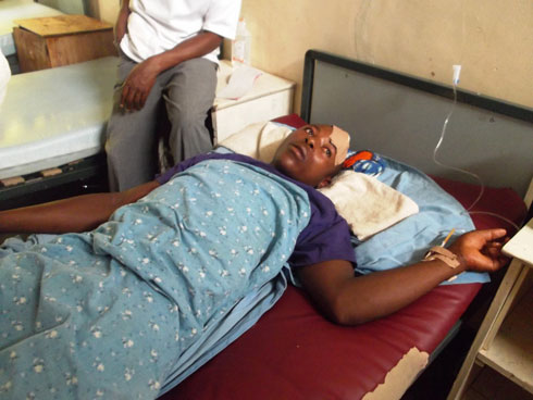 Abaturage batinye gufata uwamutemye kuko yari afite umupanga arabacika.