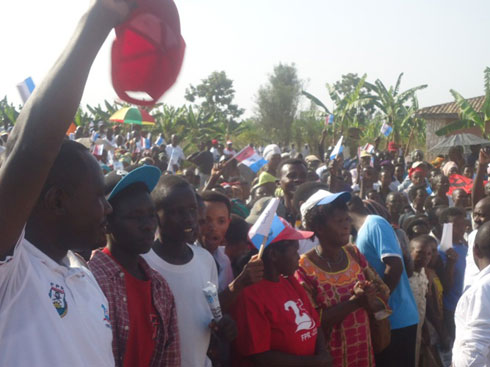 Abaturage bishimira ibyo FPR yabagejejeho.