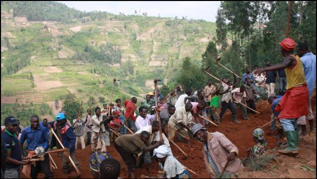 Abaturage bitabiriye umuganda ari benshi basabwa kubikomeza.