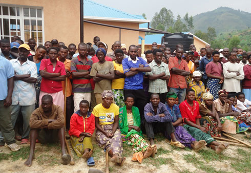 Abaturage bo mu Murenge wa Muyongwe baganira n