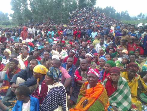 Abaturage bo mu murenge wa Bugeshi bashishikarizwa kubwira ababo bari mu mashyamba ya Congo gutaha.