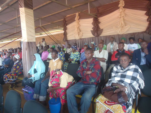 Abaturage bo mu turere twa Rusizi na Nyamasheke bari baje gutanga imbabazi ku babahemukiye muri Jenoside.