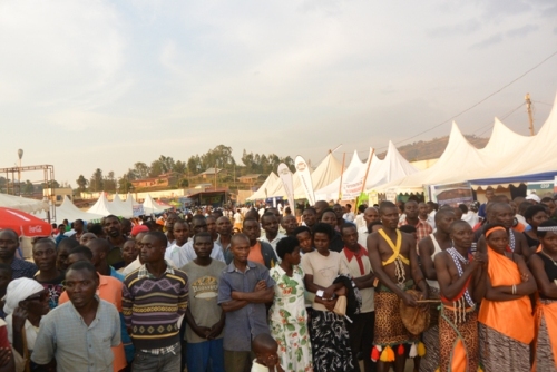 Abaturage b'i Nyamasheke bitabiriye Expo ku bwinshi.
