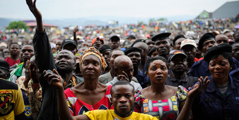 Abaturage ba Goma batega amatwi umuvugizi wa M23 ubwo yari imaze kwigarurira uwo mujyi.