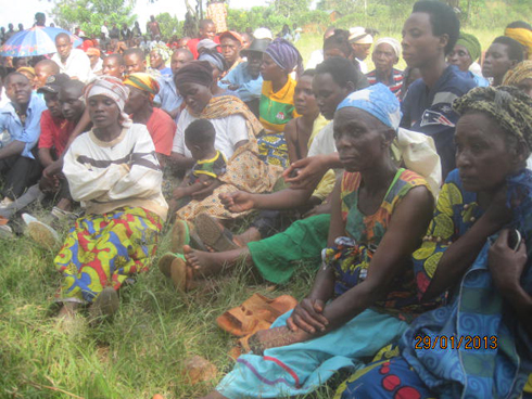 Abaturage bafatanya n'abayobozi gukemura ibibazo by'abacitse ku icumu.