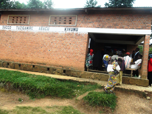 Abaturage batangiye guhemberwa icyarimwe amafaranga bakoreye guhera mu kwezi kwa kabiri.