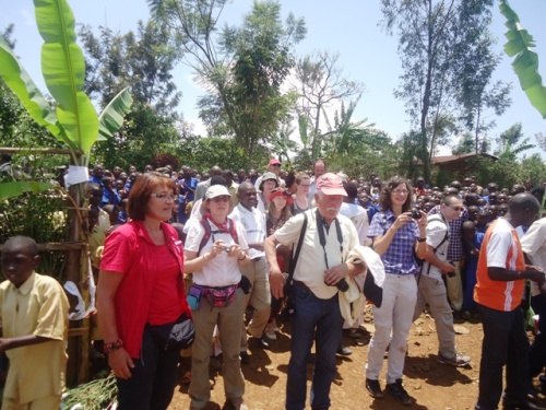 Abaturage bo mu Mujyi wa Boppard ubwo binjiraga mu Ishuri Ribanza rya Bucumba Inyanzi.
