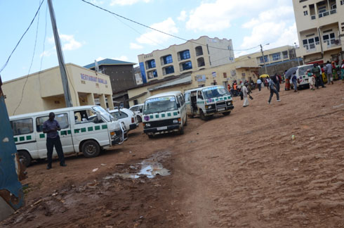 Abatwara "Twegerane" mu mujyi wa Kamembe bakajyana abagenzi kuri Rusizi I banze kujya muri gare.