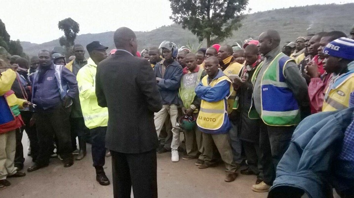 Abatwara ibinyabiziga basabwe kugenda neza mu muhanda.