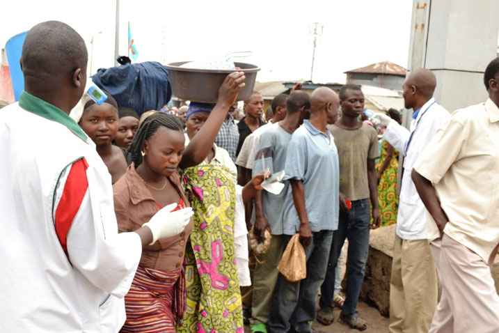 Abava muri RDC bashyirwaho icyuma gipima umuriro basanga urenze 38 bagasubizwa yo.